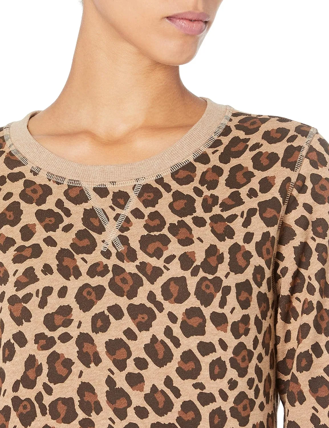 Amazon Essentials Women's Fleece Crewneck Sweatshirt (Available in Plus Size)