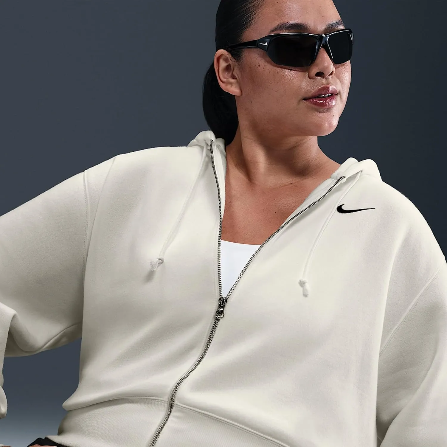 Nike Sportswear Phoenix Fleece Women's Loose Cropped Full-Zip Hoodie (Plus Size) (HJ0942-133, Sail/Black)