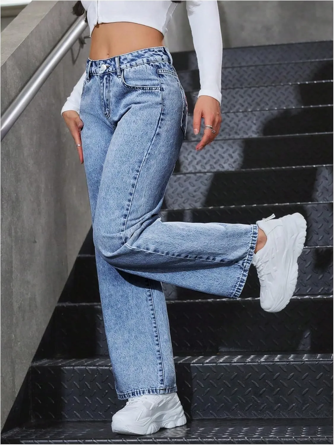 WDIRARA Women's Bow Embroidered Mid Rise Baggy Jeans Y2k Straight Leg Denim Pants with Pockets