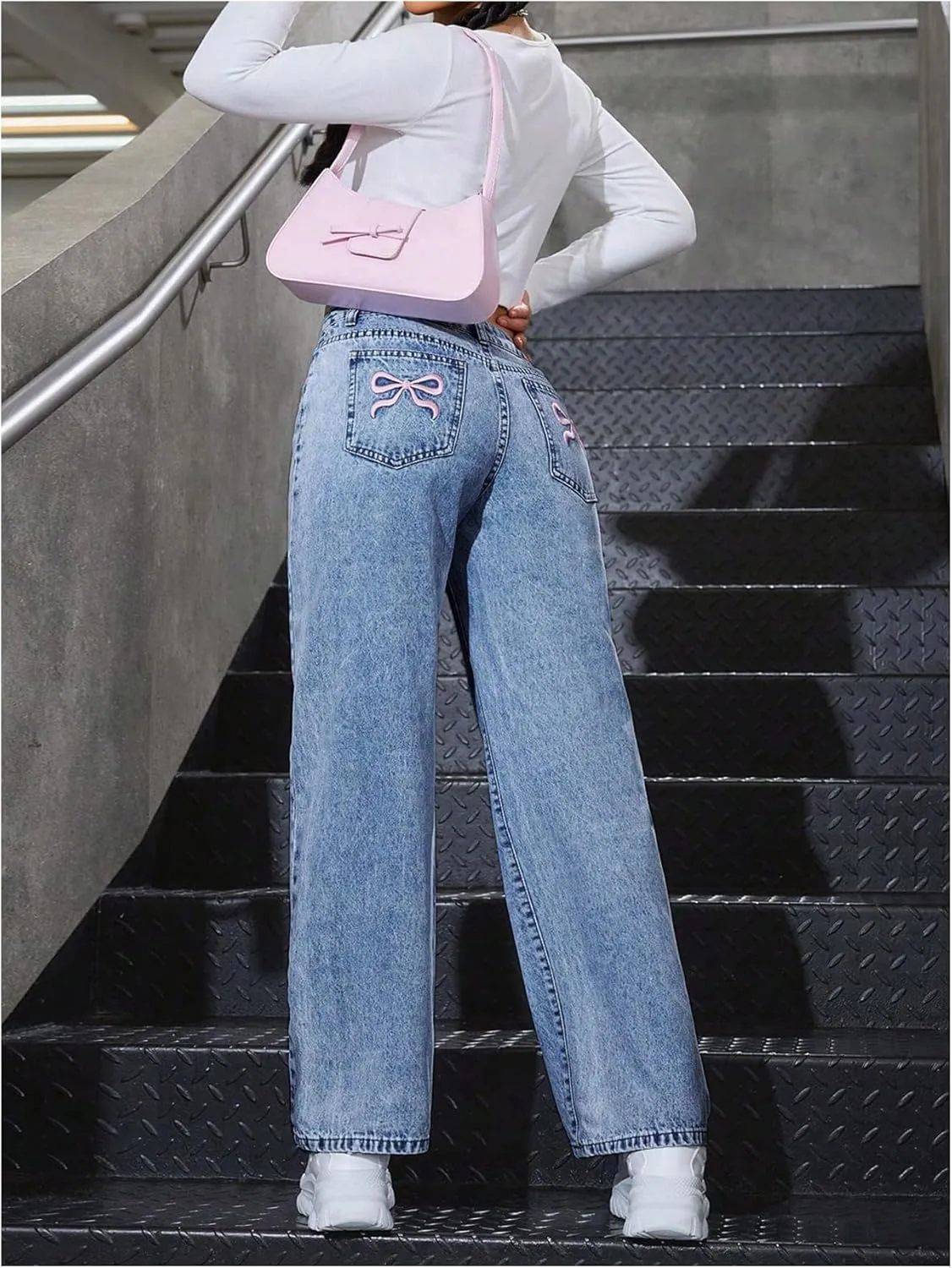 WDIRARA Women's Bow Embroidered Mid Rise Baggy Jeans Y2k Straight Leg Denim Pants with Pockets