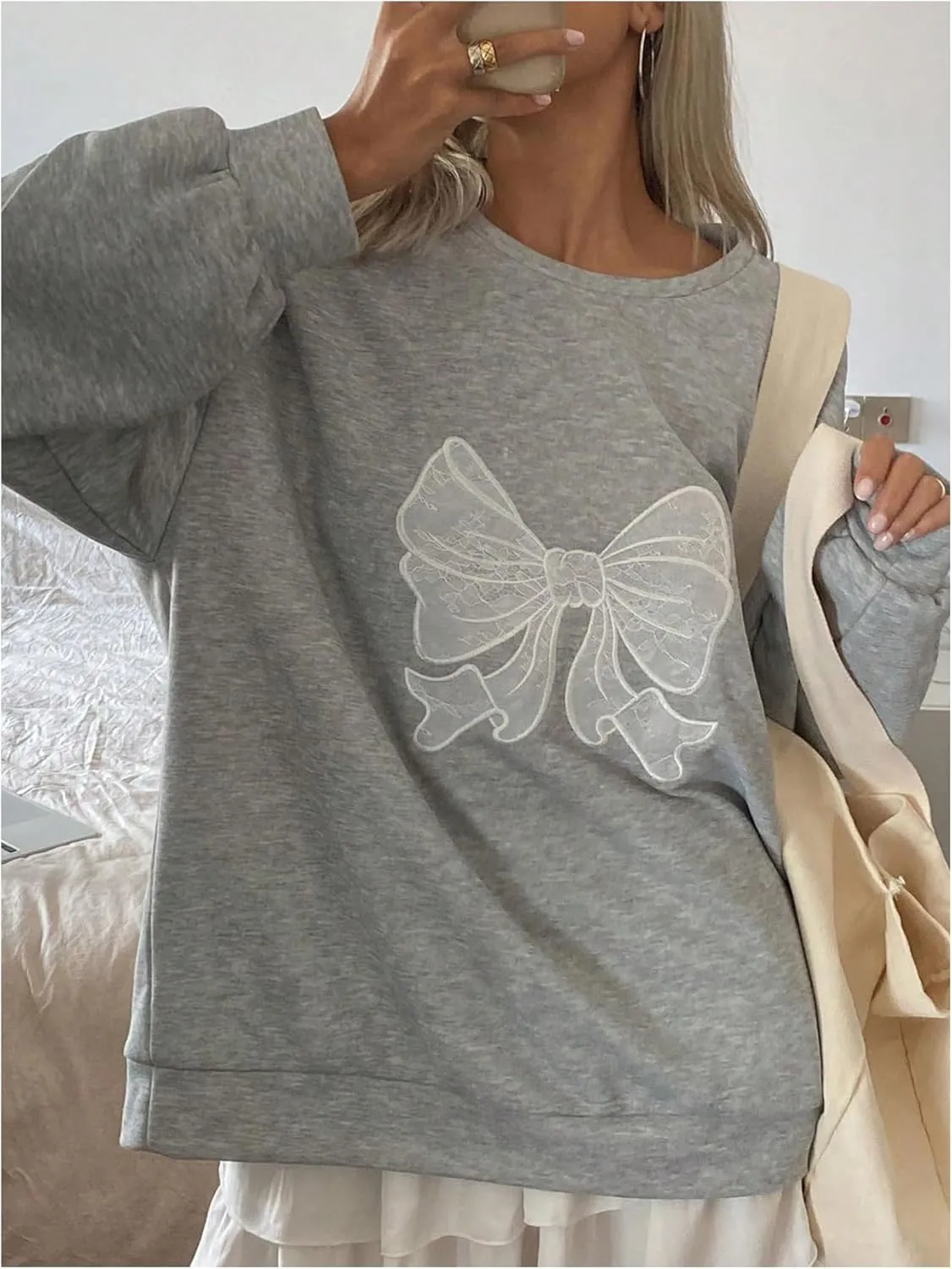 Women's Oversized Sweatshirts Bow Long Sleeve Crewneck Drop Shoulder Graphic Pullover Tops Trendy