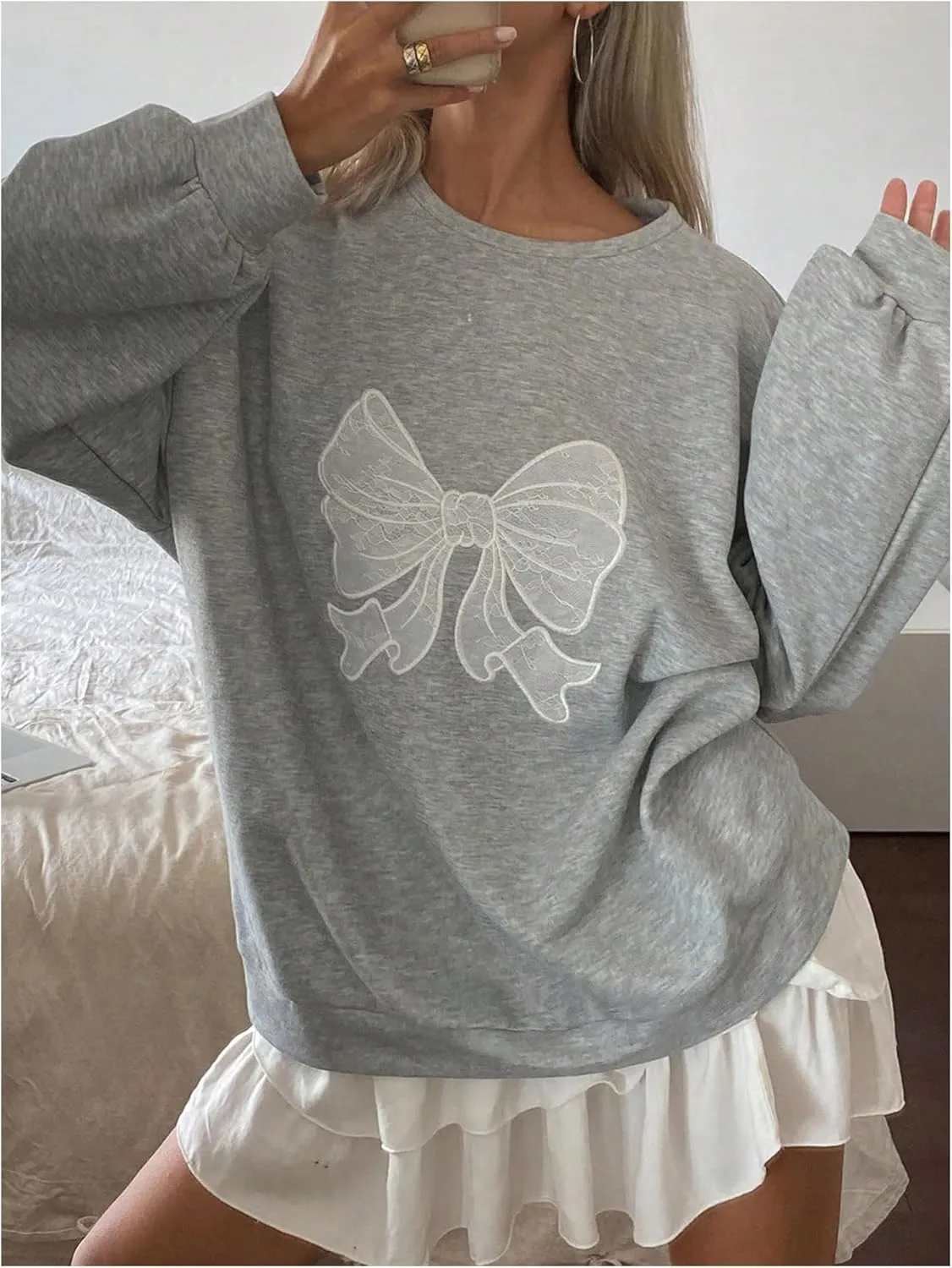 Women's Oversized Sweatshirts Bow Long Sleeve Crewneck Drop Shoulder Graphic Pullover Tops Trendy