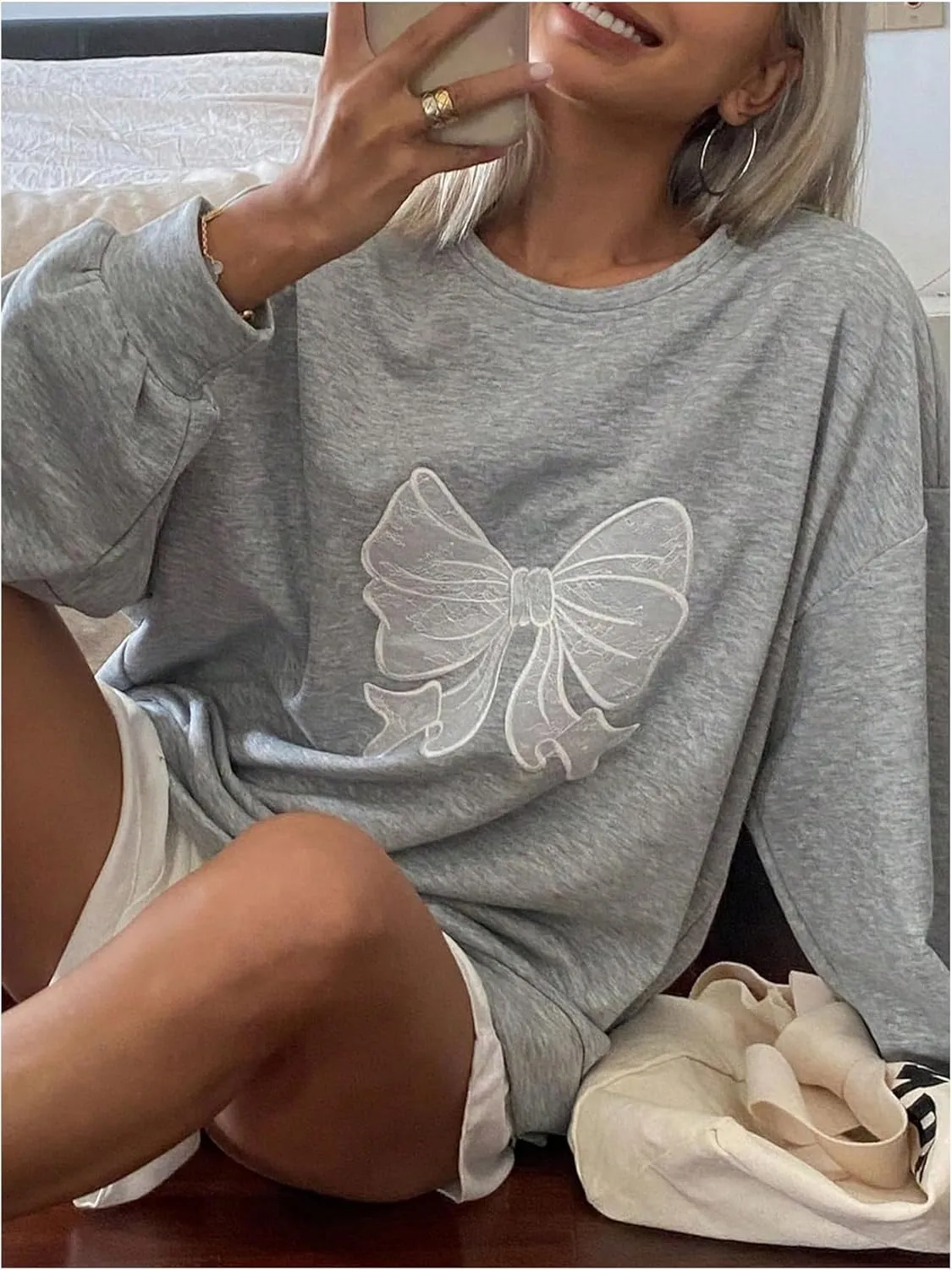 Women's Oversized Sweatshirts Bow Long Sleeve Crewneck Drop Shoulder Graphic Pullover Tops Trendy
