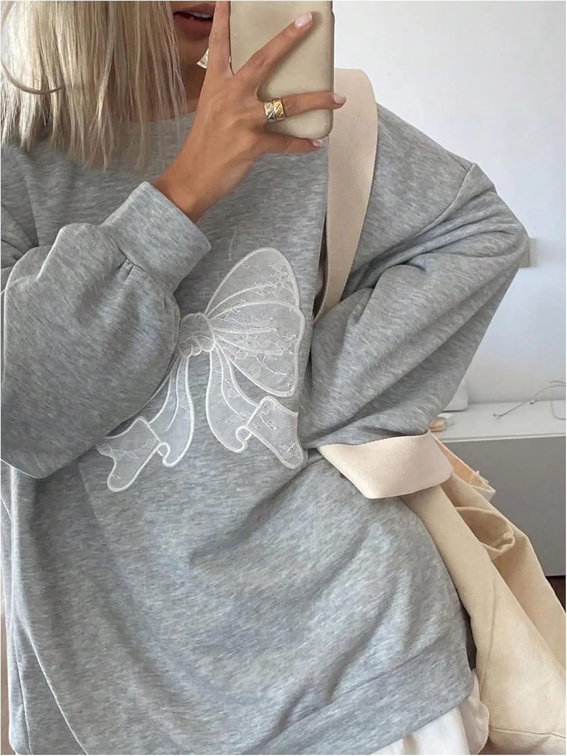 Women's Oversized Sweatshirts Bow Long Sleeve Crewneck Drop Shoulder Graphic Pullover Tops Trendy