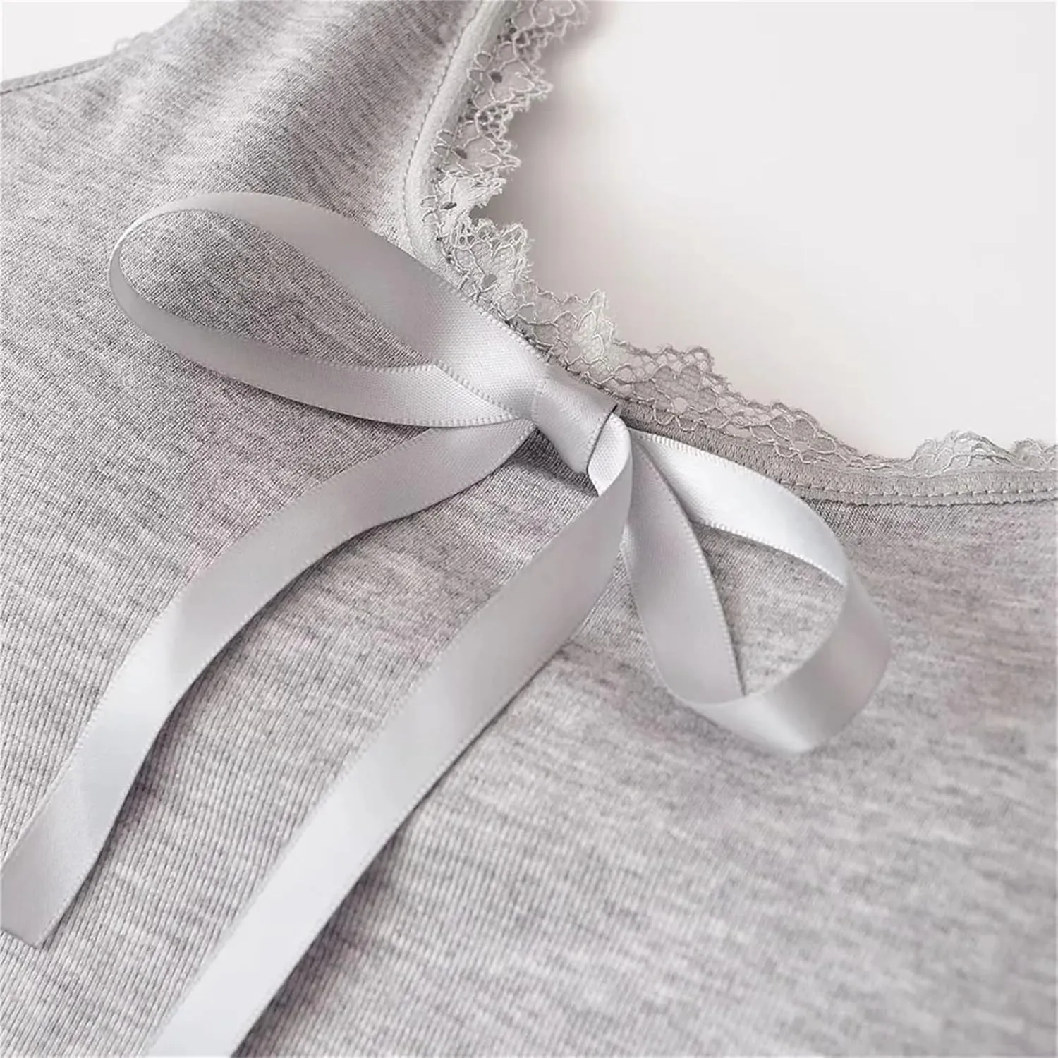 Women's V-Neck Tank Top Lace Trim Bow Decoration Built-in Chest Pad Slim-Fitting Camisole